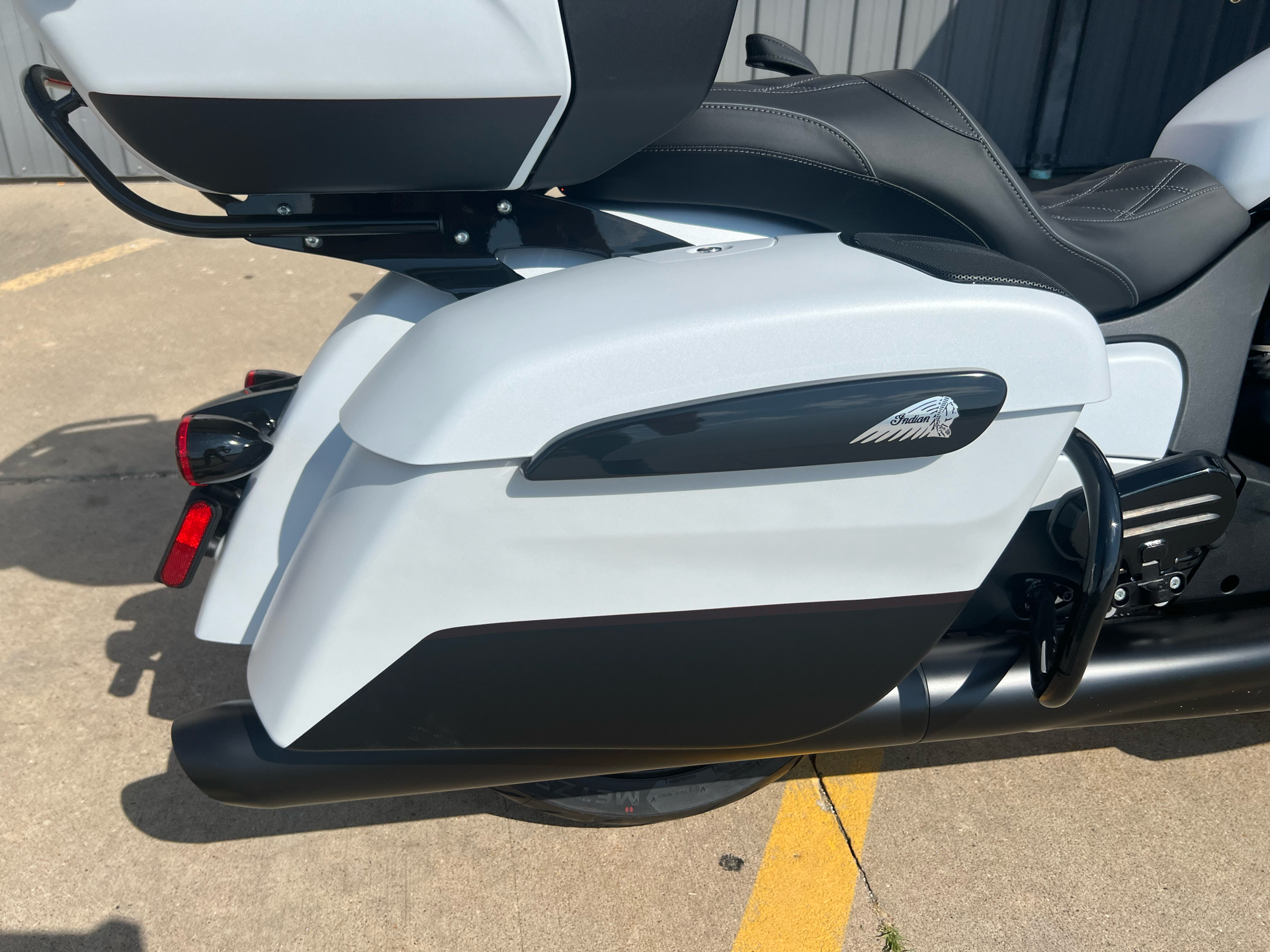 2024 Indian Motorcycle Pursuit® Dark Horse® Icon with PowerBand Audio Package in Ottumwa, Iowa - Photo 8