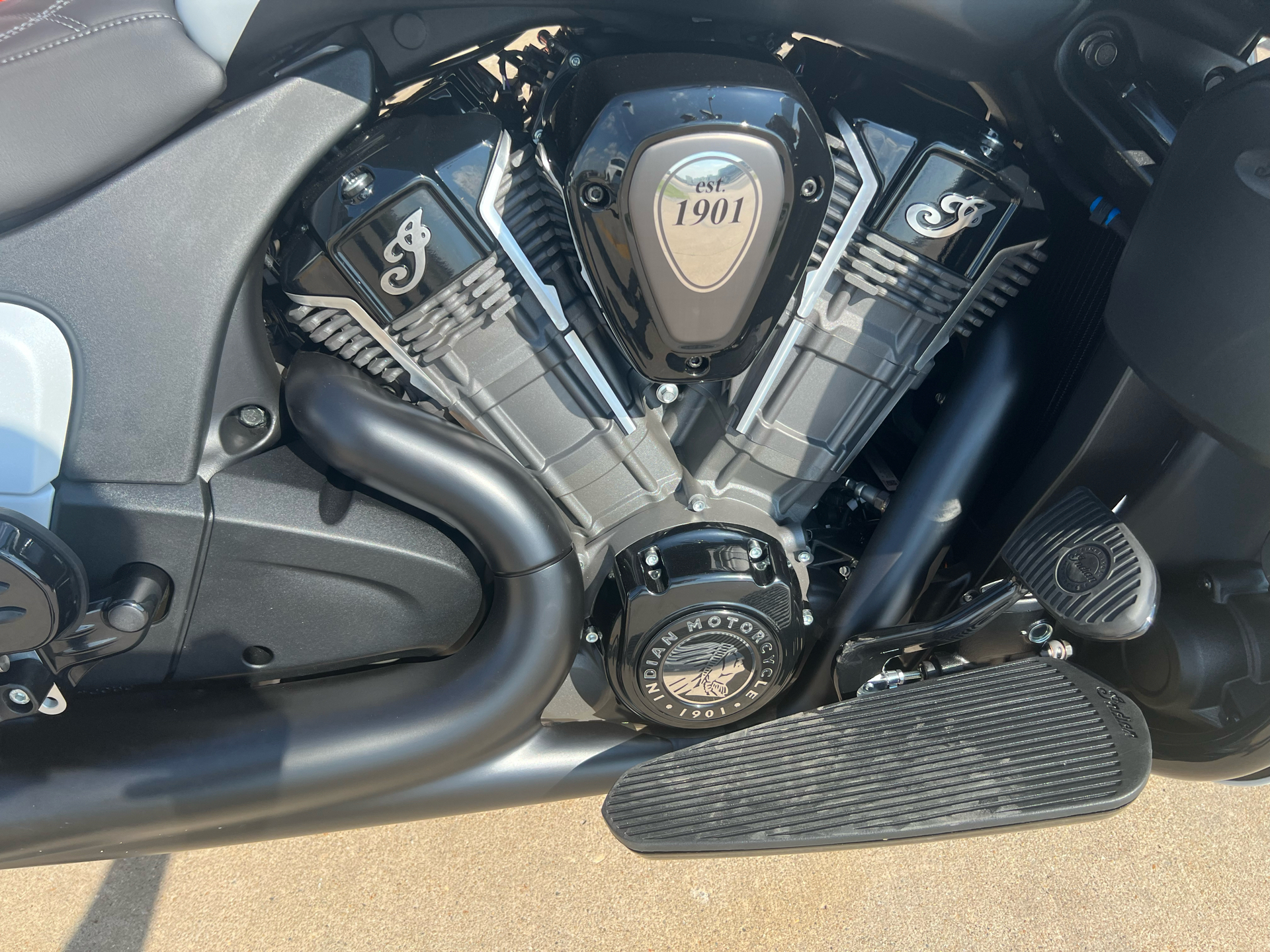 2024 Indian Motorcycle Pursuit® Dark Horse® Icon with PowerBand Audio Package in Ottumwa, Iowa - Photo 10