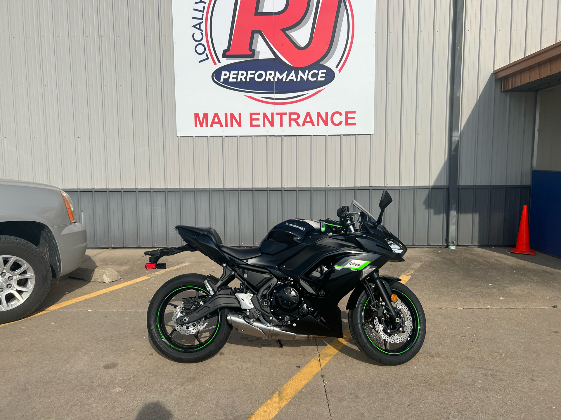 2025 Kawasaki Ninja 650 in Ottumwa, Iowa - Photo 1