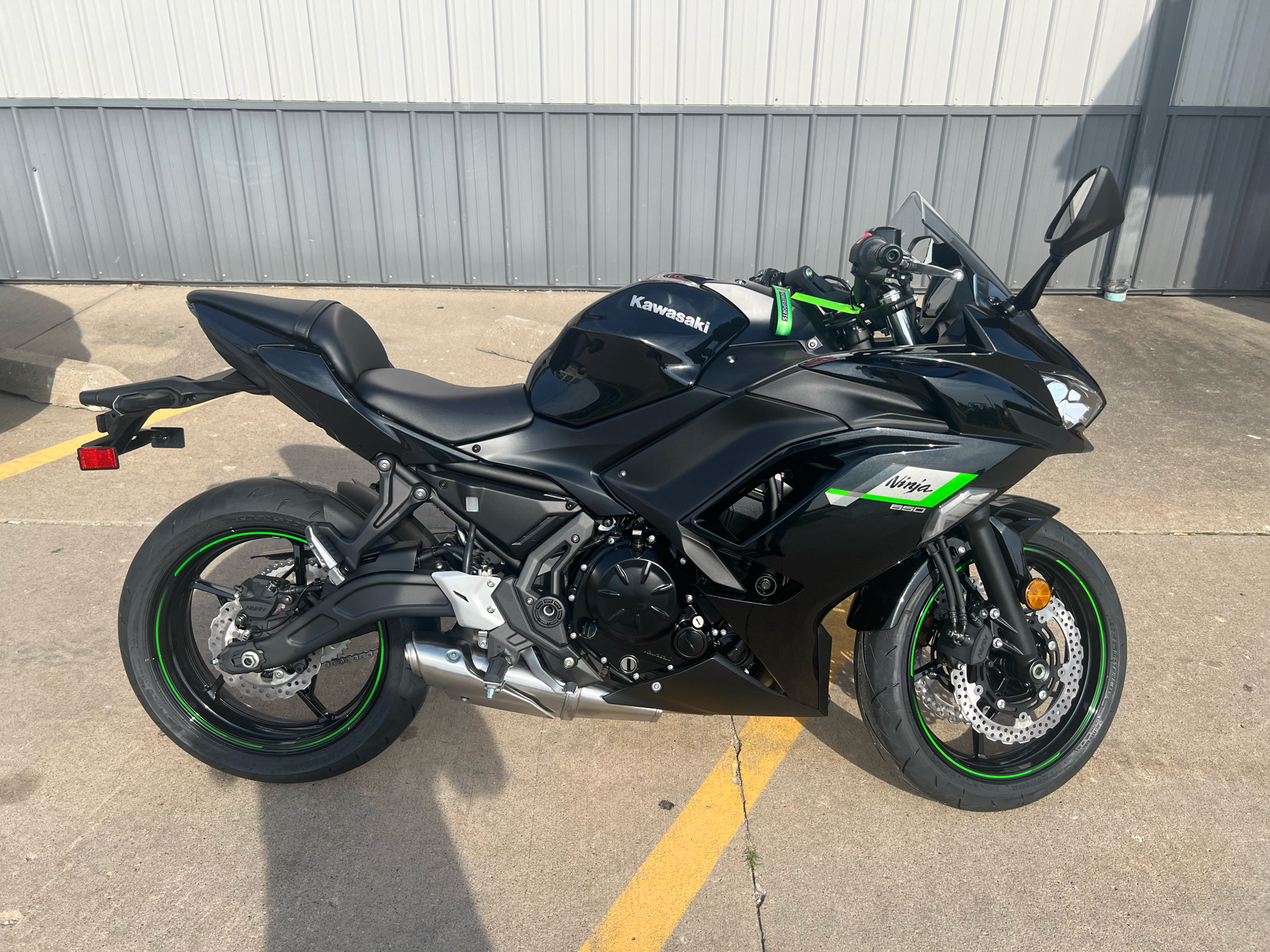 2025 Kawasaki Ninja 650 in Ottumwa, Iowa - Photo 2