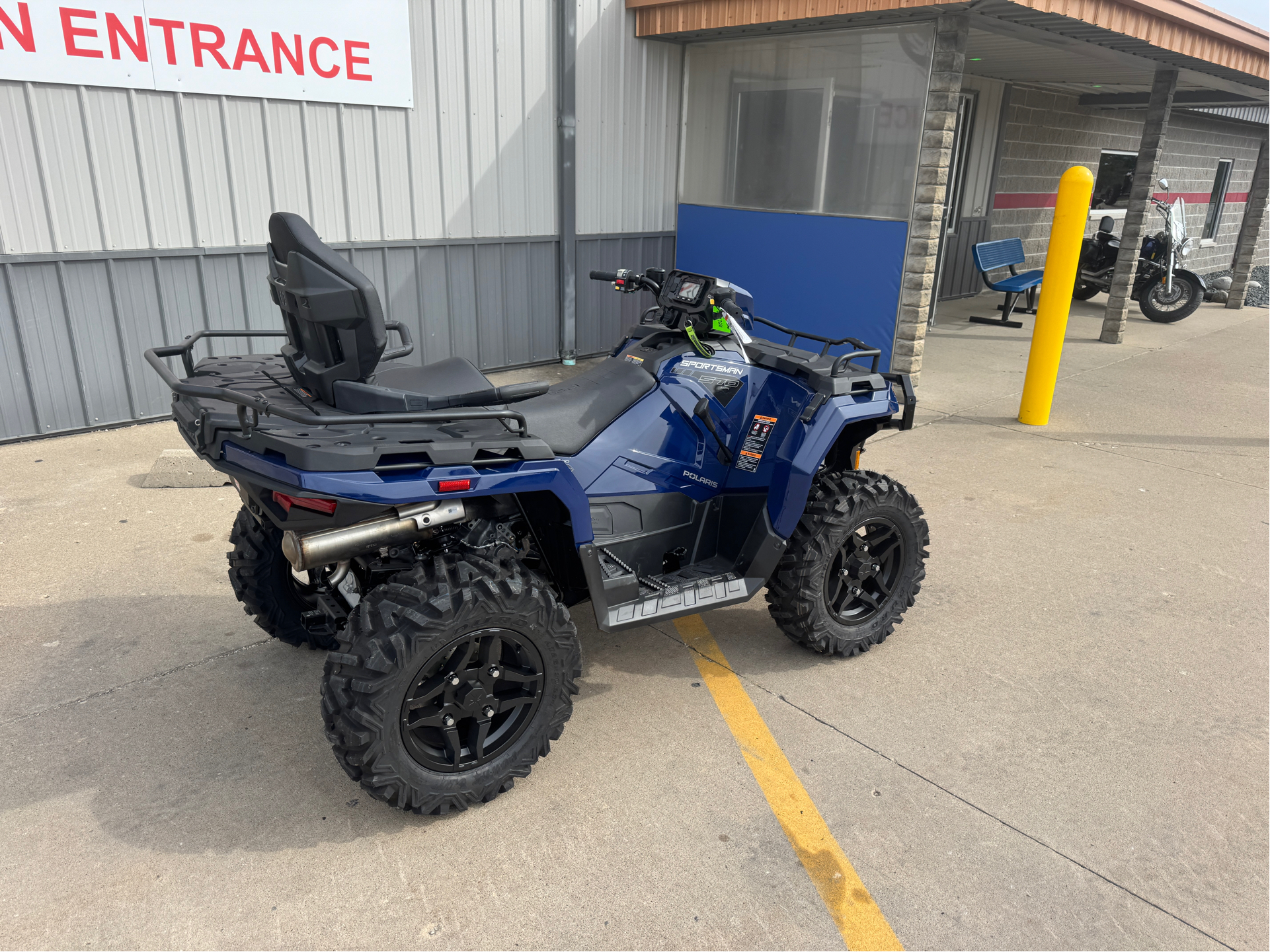 2025 Polaris Sportsman Touring 570 Premium in Ottumwa, Iowa - Photo 2