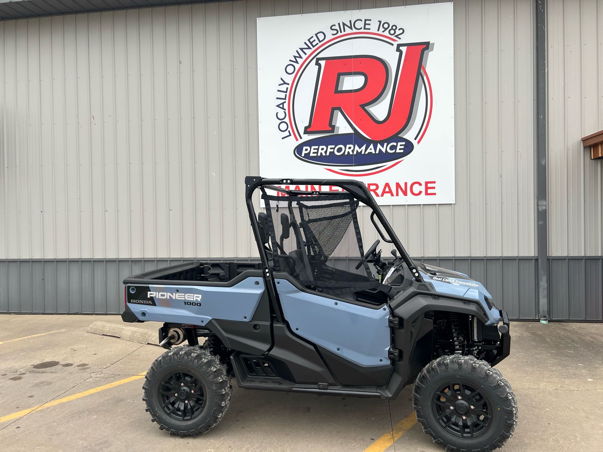 Honda Pioneer 1000 Deluxe Image