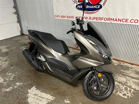 2023 Honda PCX in Ottumwa, Iowa - Photo 2