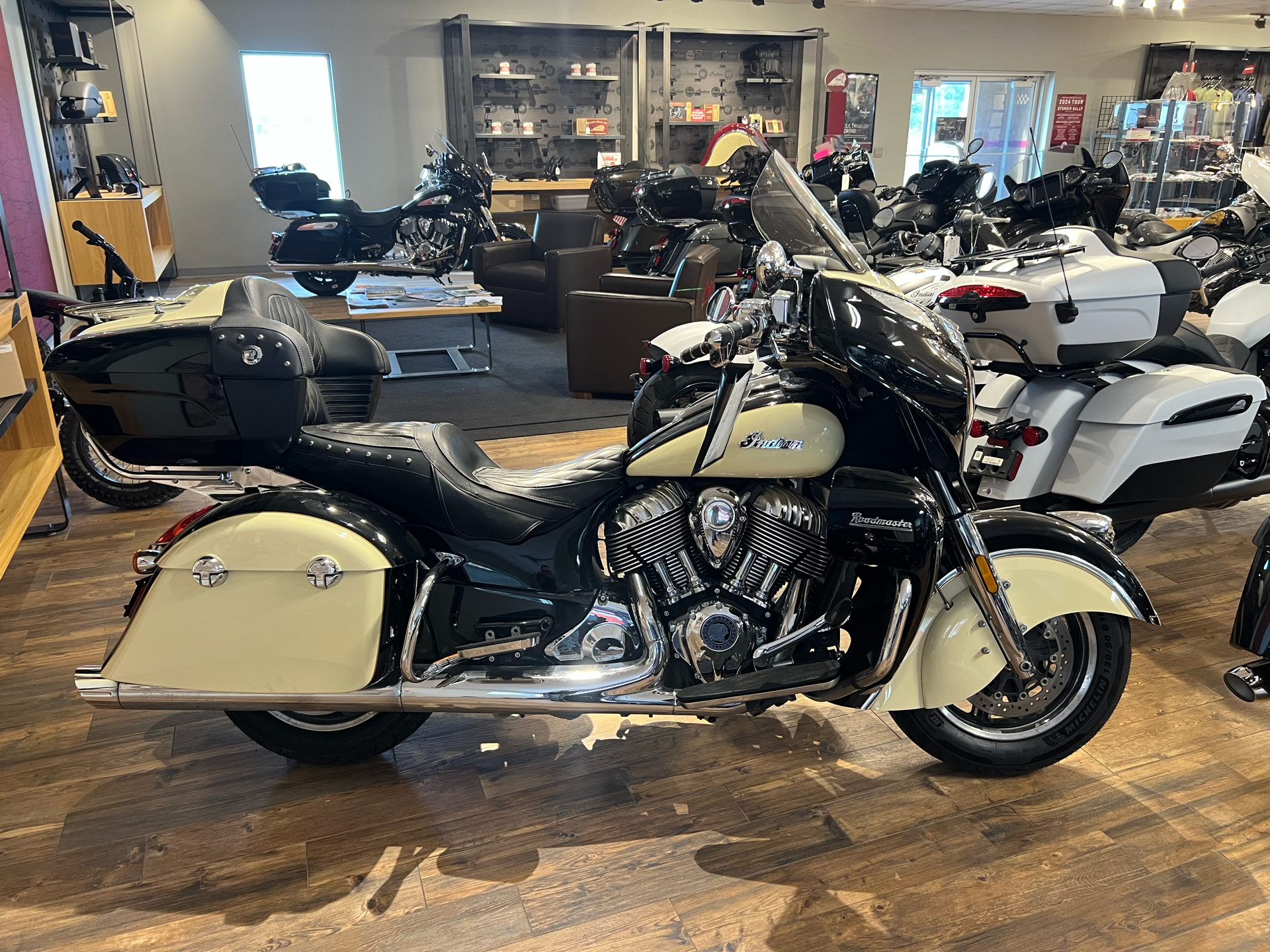 2017 Indian Motorcycle Roadmaster® in Ottumwa, Iowa - Photo 1