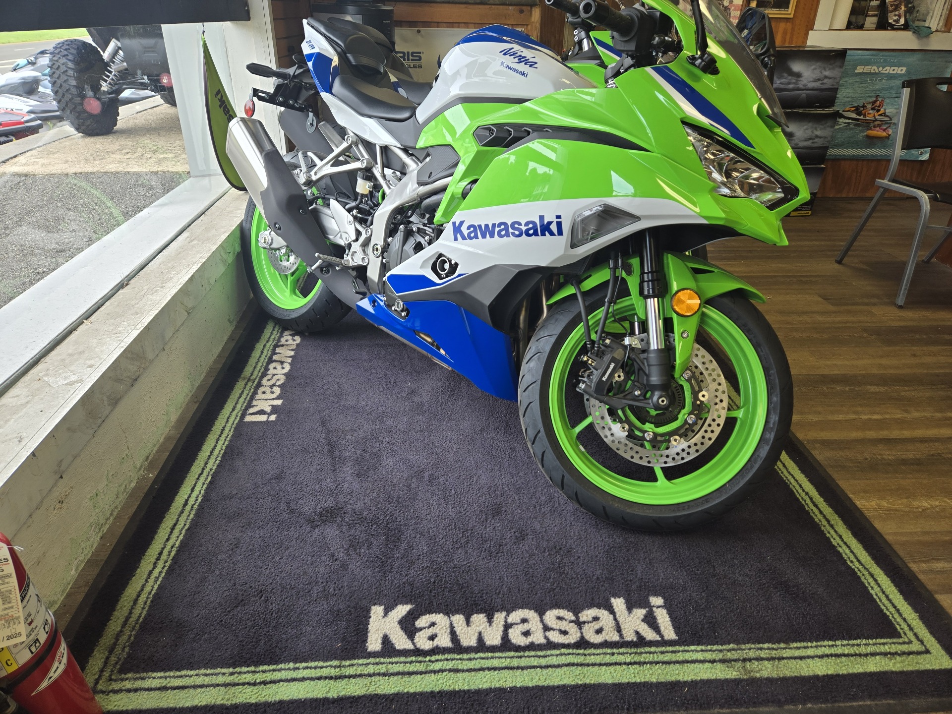 2024 Kawasaki Ninja ZX-4RR 40th Anniversary Edition ABS in Ledgewood, New Jersey - Photo 4