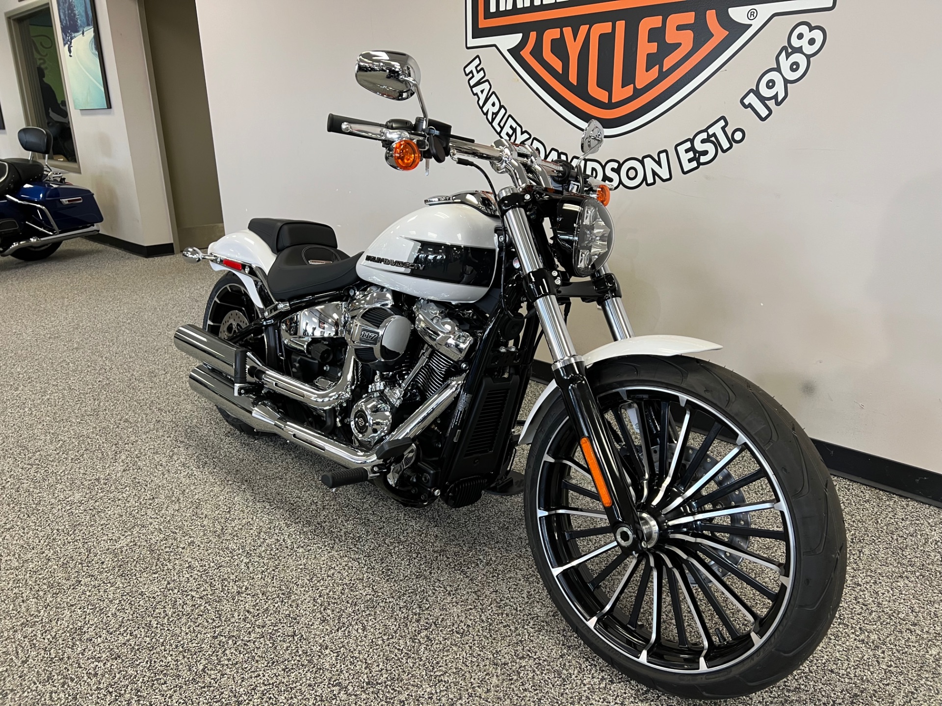 2024 Harley-Davidson Breakout® in Knoxville, Tennessee - Photo 2