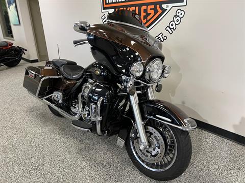 2013 Harley-Davidson Electra Glide® Ultra Limited 110th Anniversary Edition in Knoxville, Tennessee - Photo 2