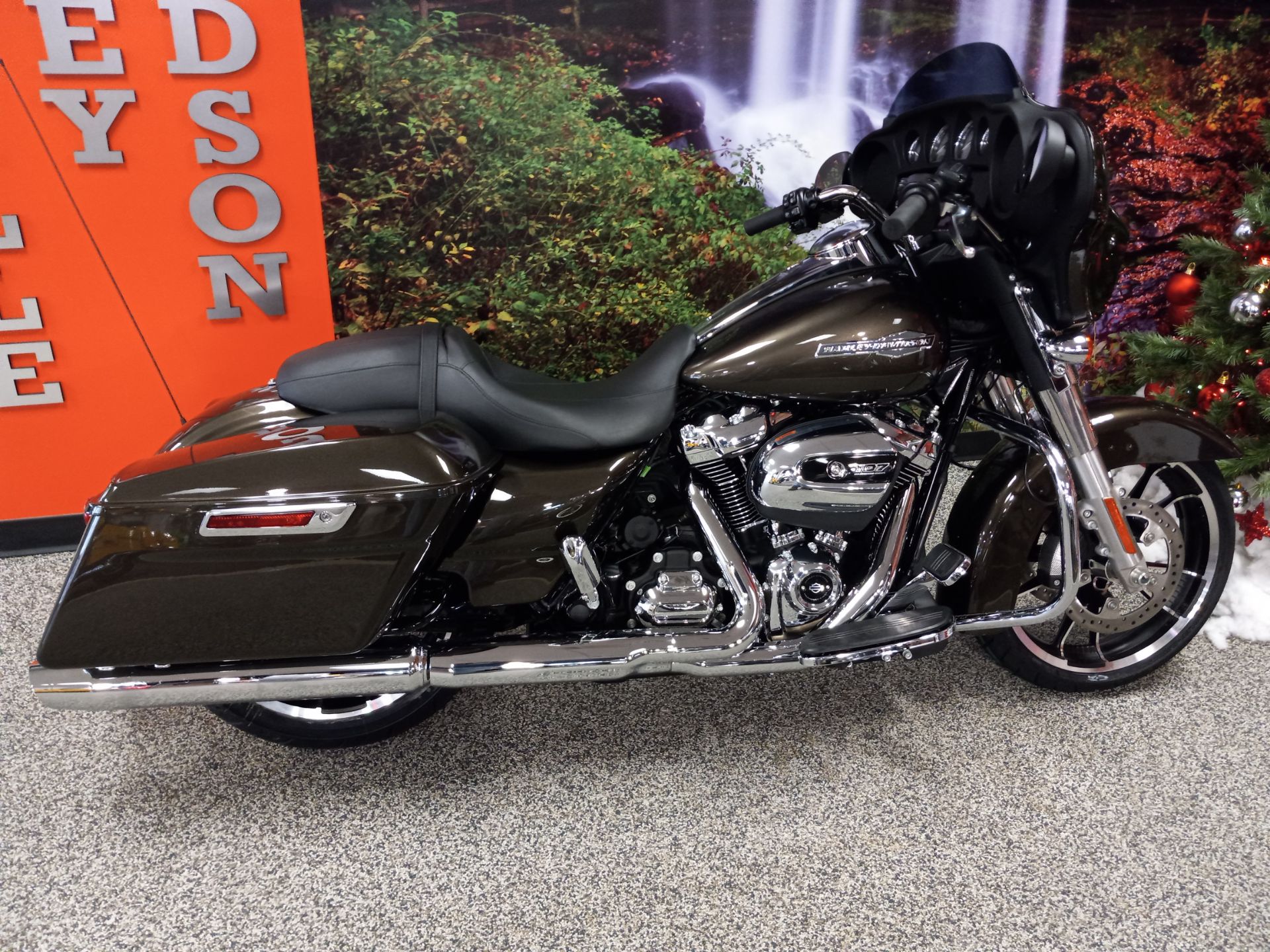2021 Harley-Davidson Street Glide® in Knoxville, Tennessee - Photo 6
