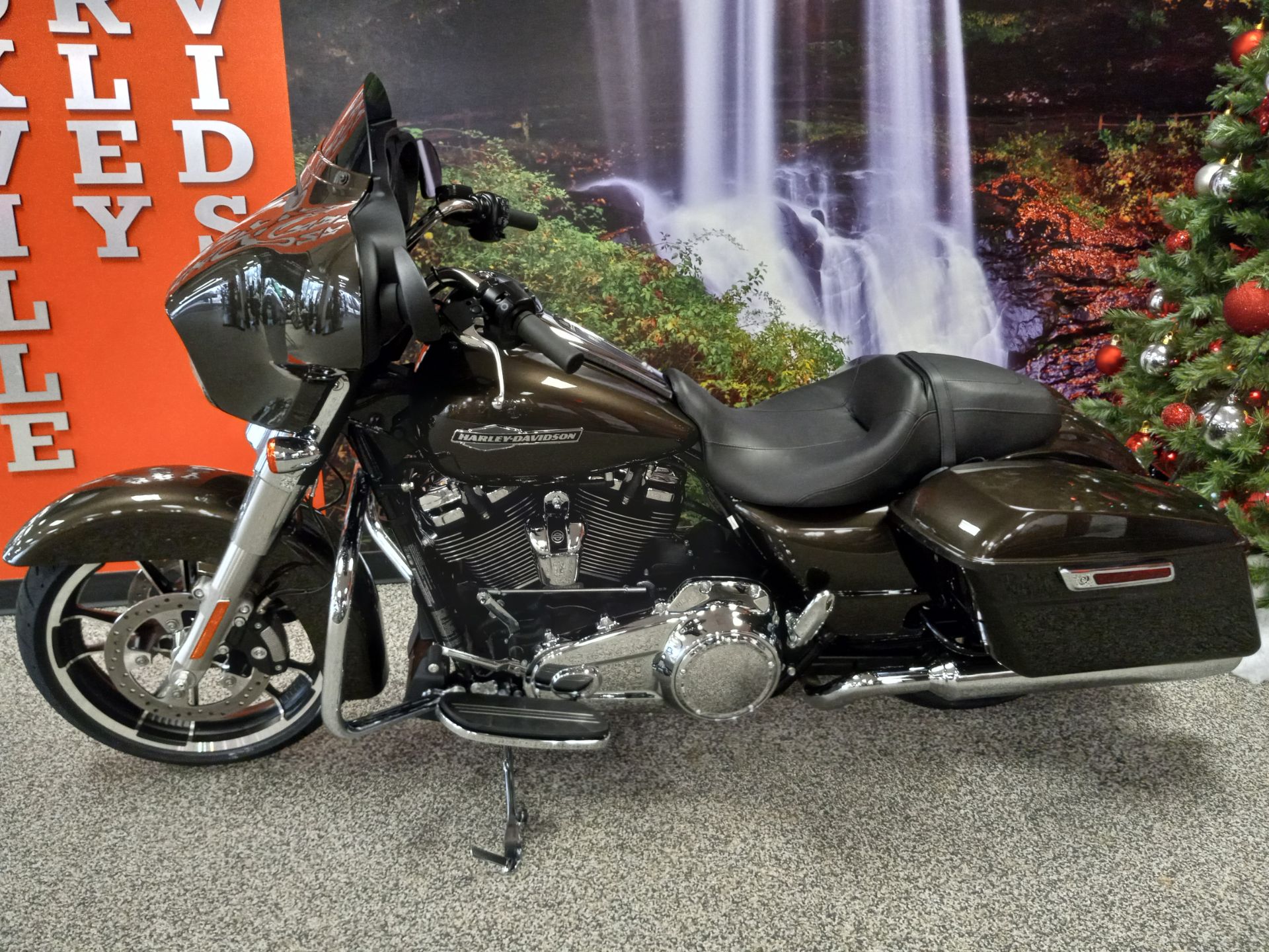 2021 Harley-Davidson Street Glide® in Knoxville, Tennessee - Photo 2