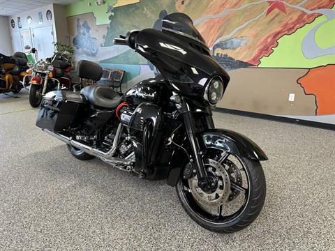 2017 Harley-Davidson CVO™ Street Glide® in Knoxville, Tennessee - Photo 2