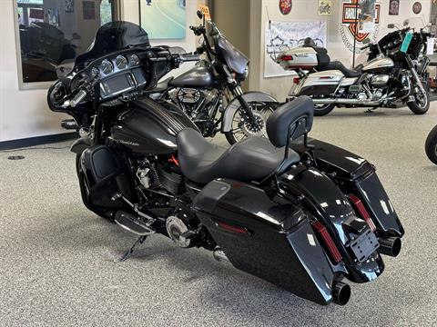 2017 Harley-Davidson CVO™ Street Glide® in Knoxville, Tennessee - Photo 9