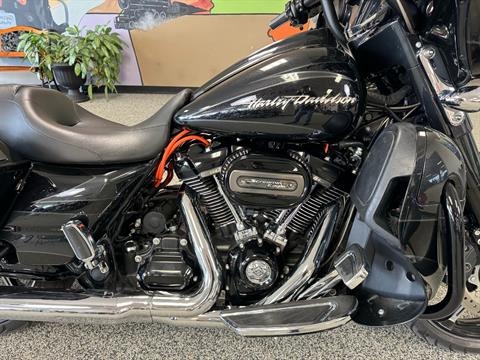 2017 Harley-Davidson CVO™ Street Glide® in Knoxville, Tennessee - Photo 4