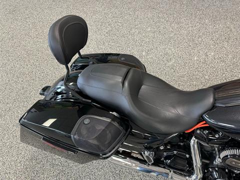 2017 Harley-Davidson CVO™ Street Glide® in Knoxville, Tennessee - Photo 8