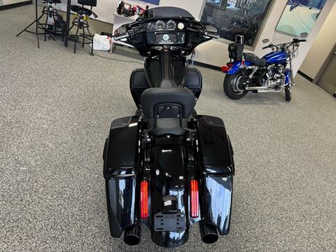 2017 Harley-Davidson CVO™ Street Glide® in Knoxville, Tennessee - Photo 15