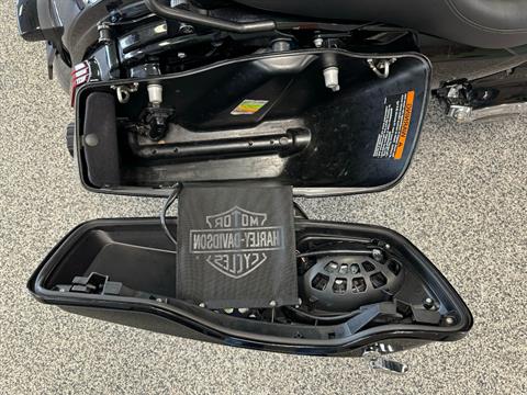 2017 Harley-Davidson CVO™ Street Glide® in Knoxville, Tennessee - Photo 22
