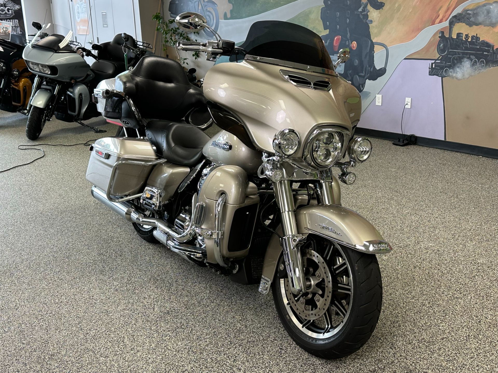 2018 Harley-Davidson Electra Glide® Ultra Classic® in Knoxville, Tennessee - Photo 2