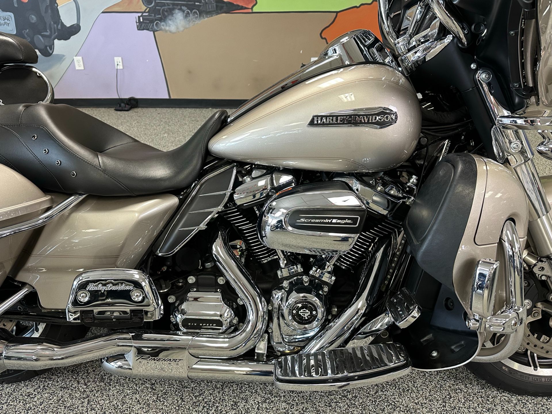 2018 Harley-Davidson Electra Glide® Ultra Classic® in Knoxville, Tennessee - Photo 5