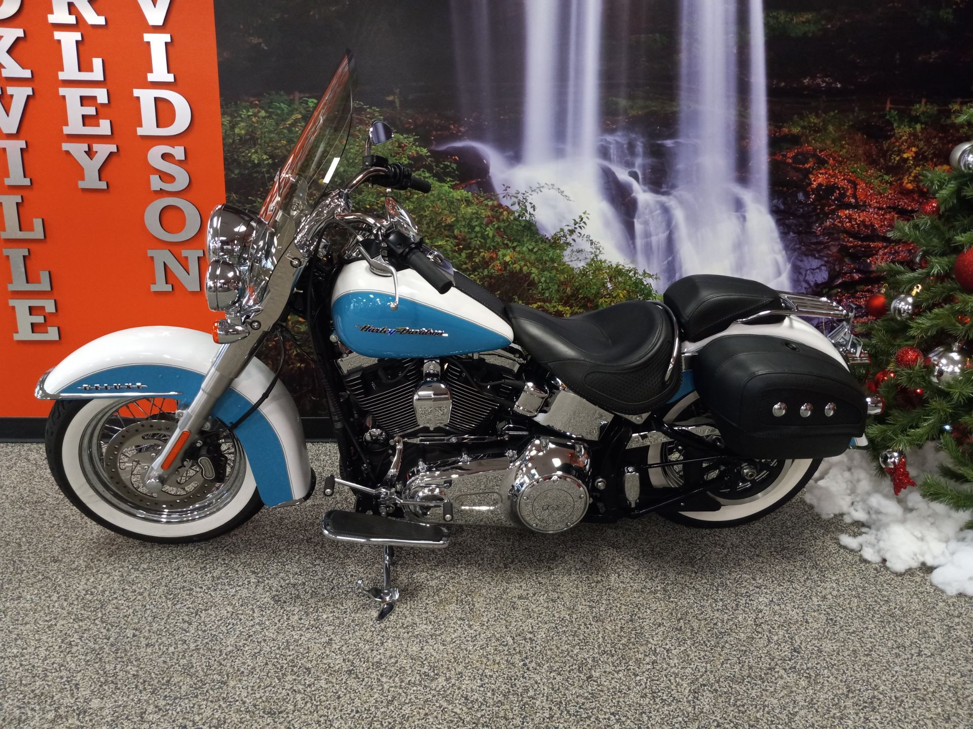 2017 Harley-Davidson Softail® Deluxe in Knoxville, Tennessee - Photo 2