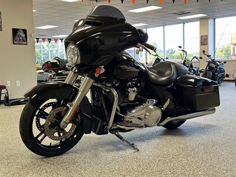 2017 Harley-Davidson Street Glide® Special in Knoxville, Tennessee - Photo 13