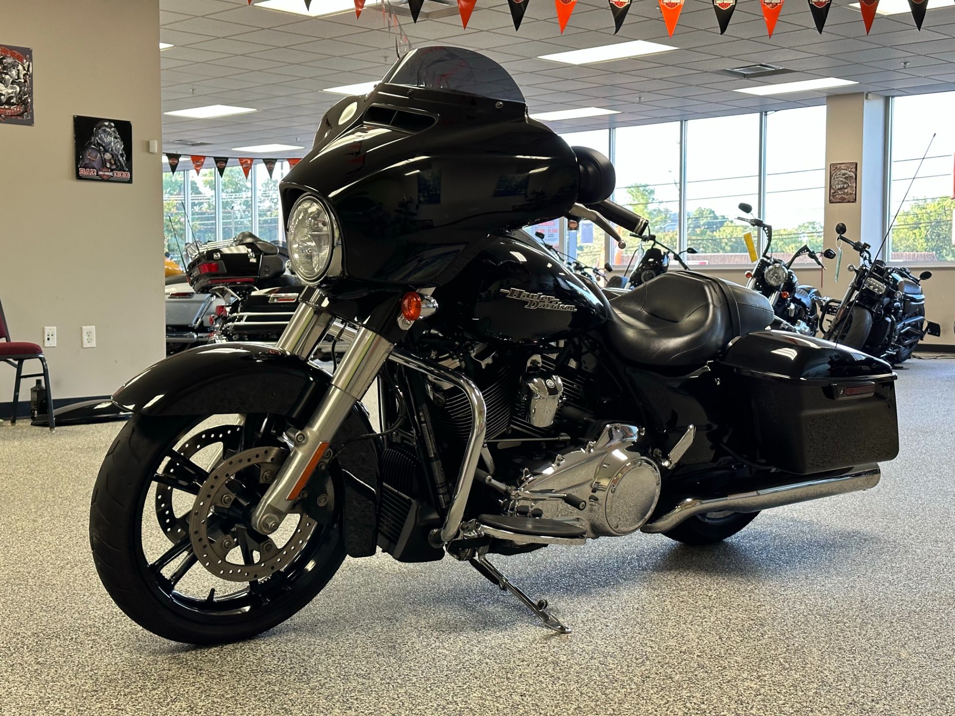 2017 Harley-Davidson Street Glide® Special in Knoxville, Tennessee - Photo 14