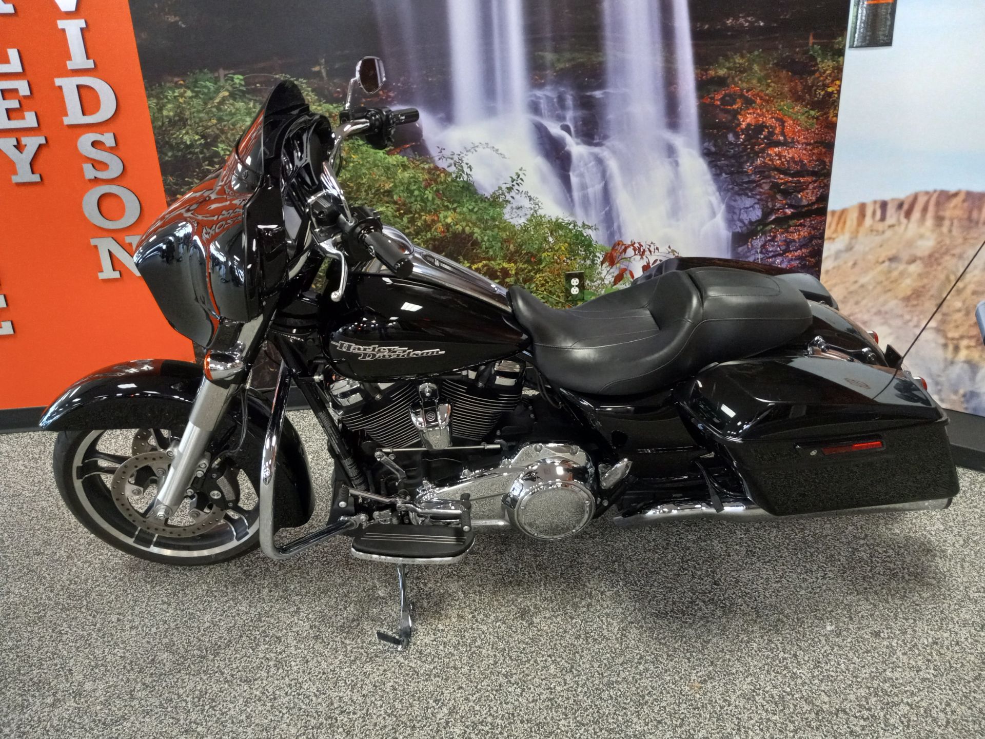 Used 2017 Harley Davidson Street Glide Special Vivid Black Motorcycles In Knoxville Tn N A