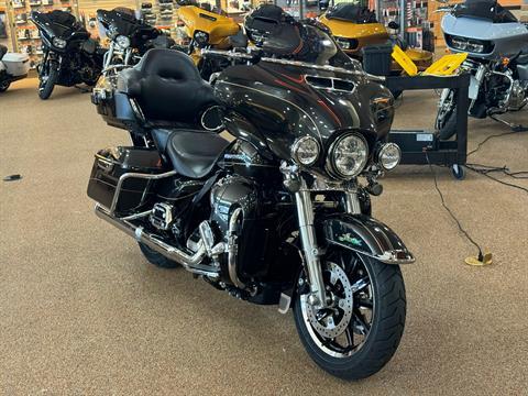 2017 Harley-Davidson Ultra Limited Low in Knoxville, Tennessee - Photo 2