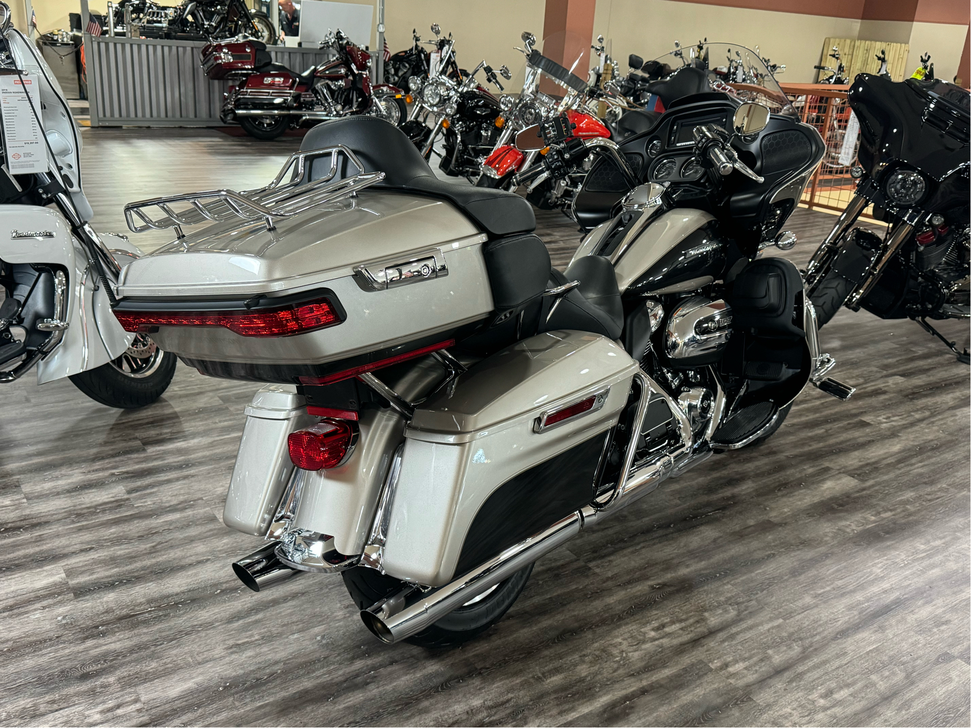 2018 Harley-Davidson Road Glide® Ultra in Knoxville, Tennessee - Photo 10