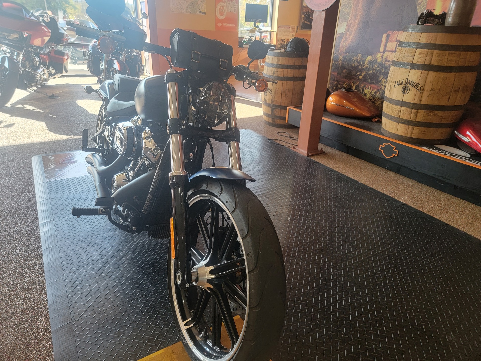 2018 Harley-Davidson 115th Anniversary Breakout® 114 in Knoxville, Tennessee - Photo 4