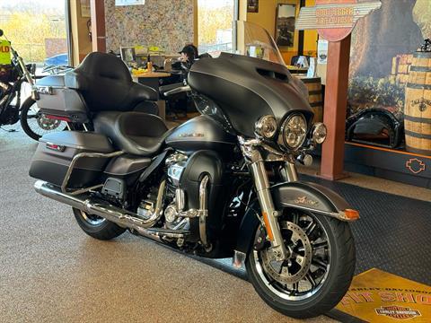 2017 Harley-Davidson Ultra Limited in Knoxville, Tennessee - Photo 2