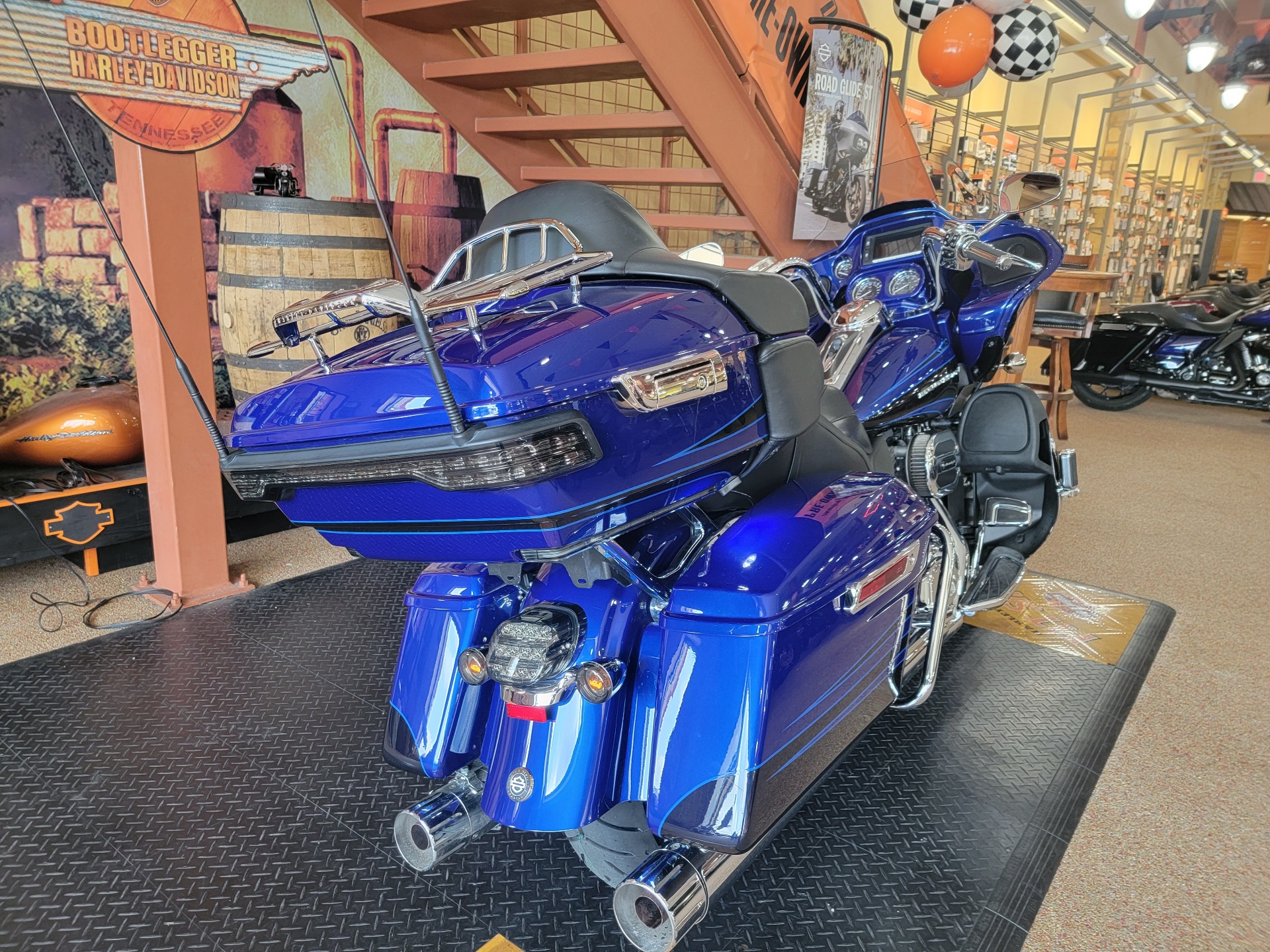 2015 Harley-Davidson CVO™ Road Glide® Ultra in Knoxville, Tennessee - Photo 3