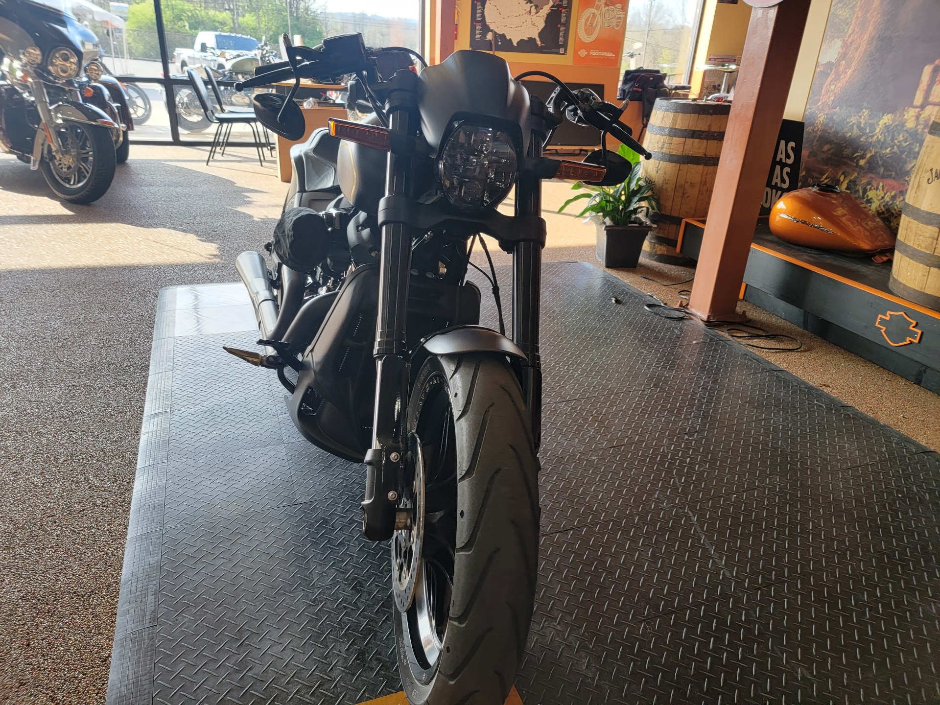 2019 Harley-Davidson FXDR™ 114 in Knoxville, Tennessee - Photo 5