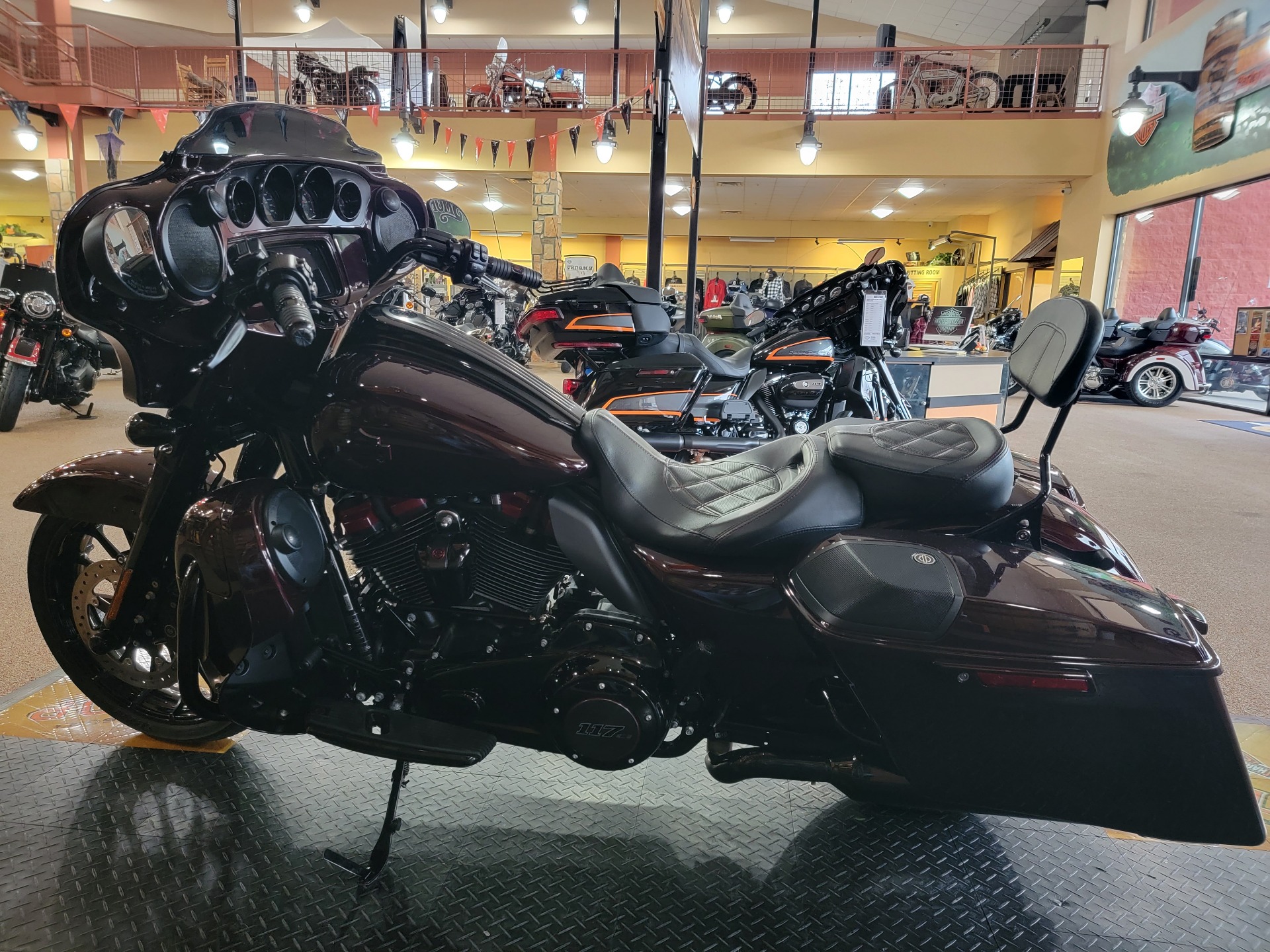 2019 Harley-Davidson CVO™ Street Glide® in Knoxville, Tennessee - Photo 6