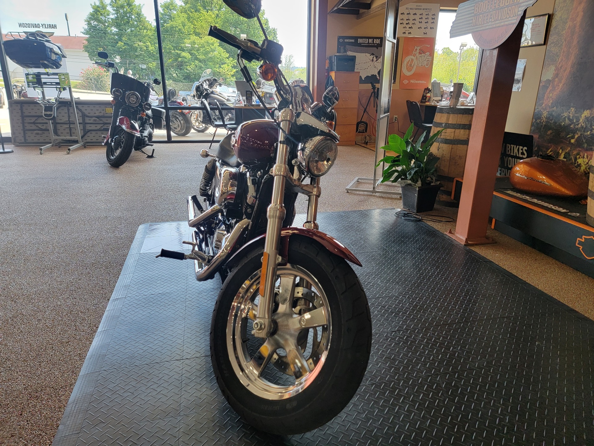 2016 Harley-Davidson 1200 Custom in Knoxville, Tennessee - Photo 2
