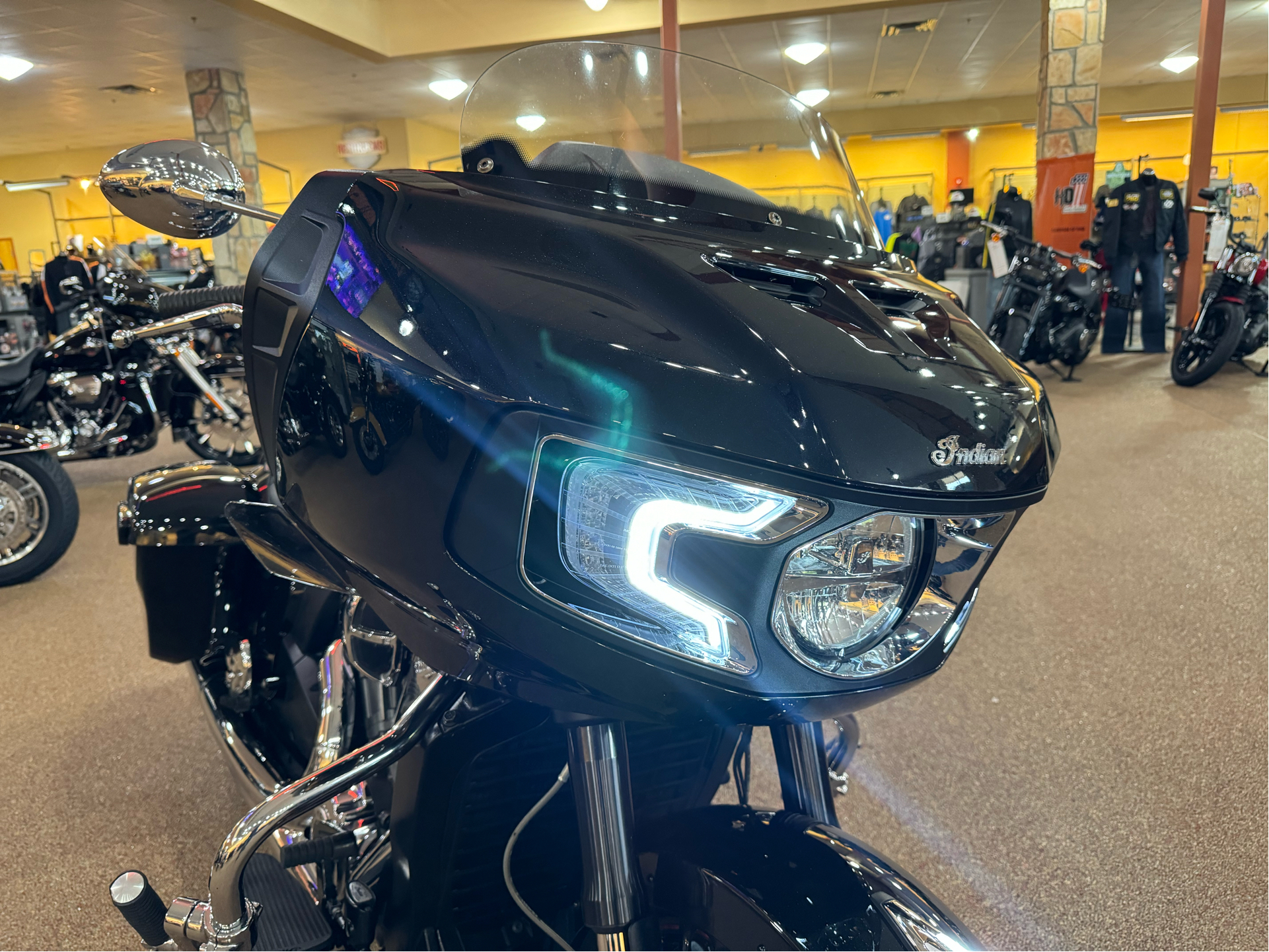 2020 Indian Motorcycle Challenger® Limited in Knoxville, Tennessee - Photo 3