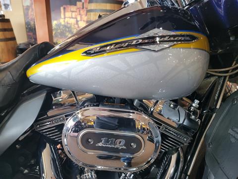 2012 Harley-Davidson CVO™ Ultra Classic® Electra Glide® in Knoxville, Tennessee - Photo 2