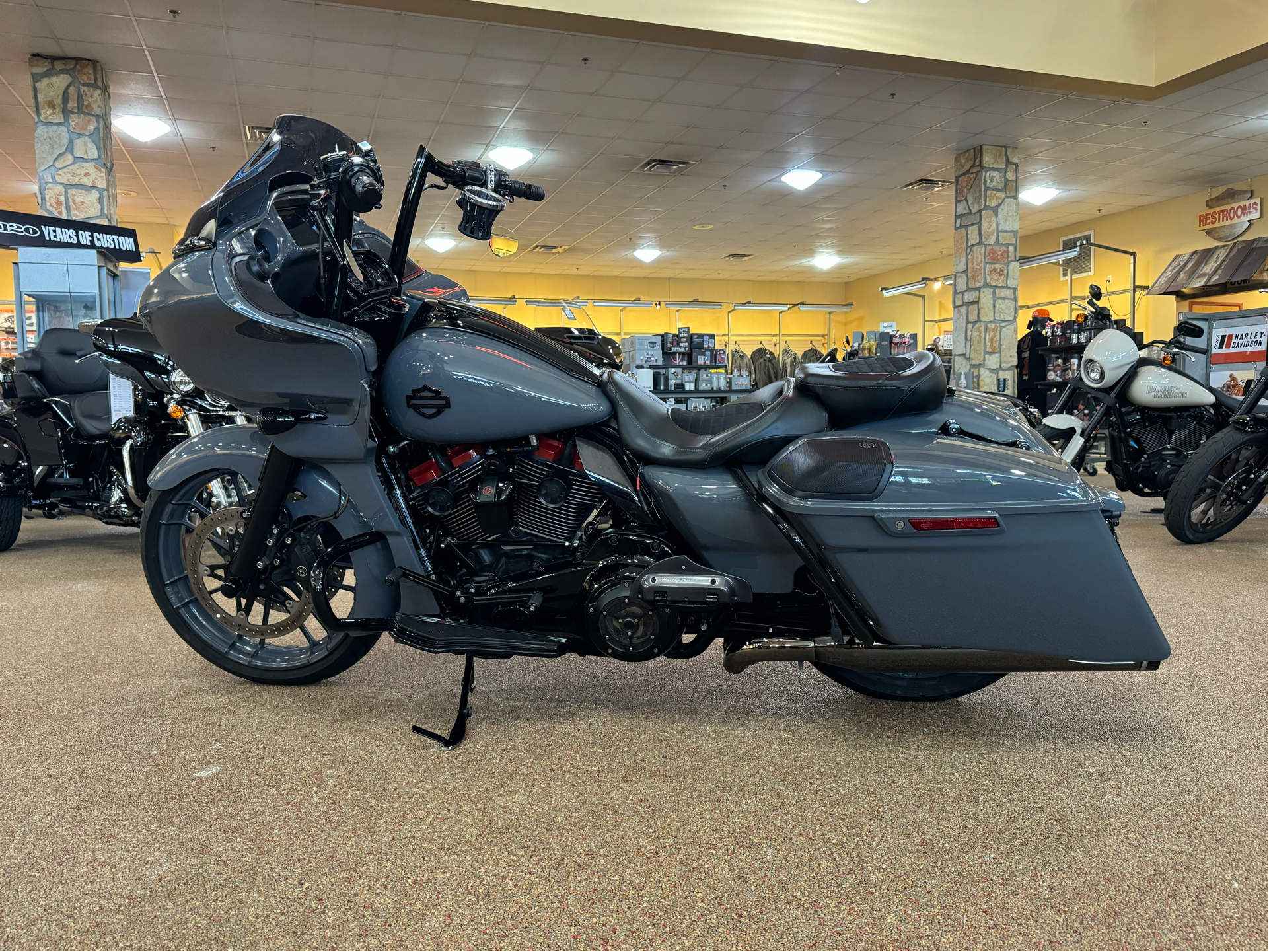 2018 Harley-Davidson CVO™ Road Glide® in Knoxville, Tennessee - Photo 13
