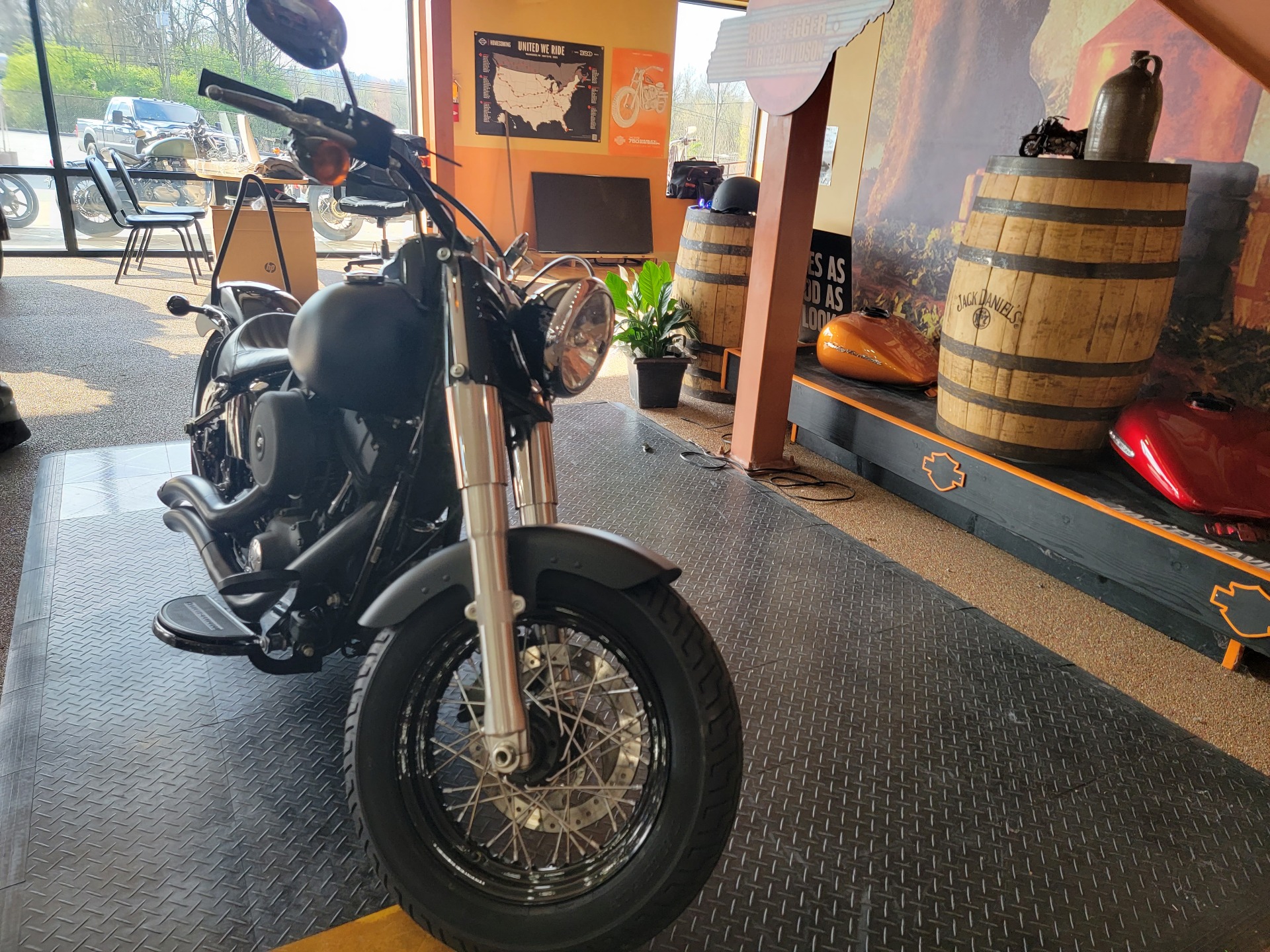 2015 Harley-Davidson Softail Slim® in Knoxville, Tennessee - Photo 2