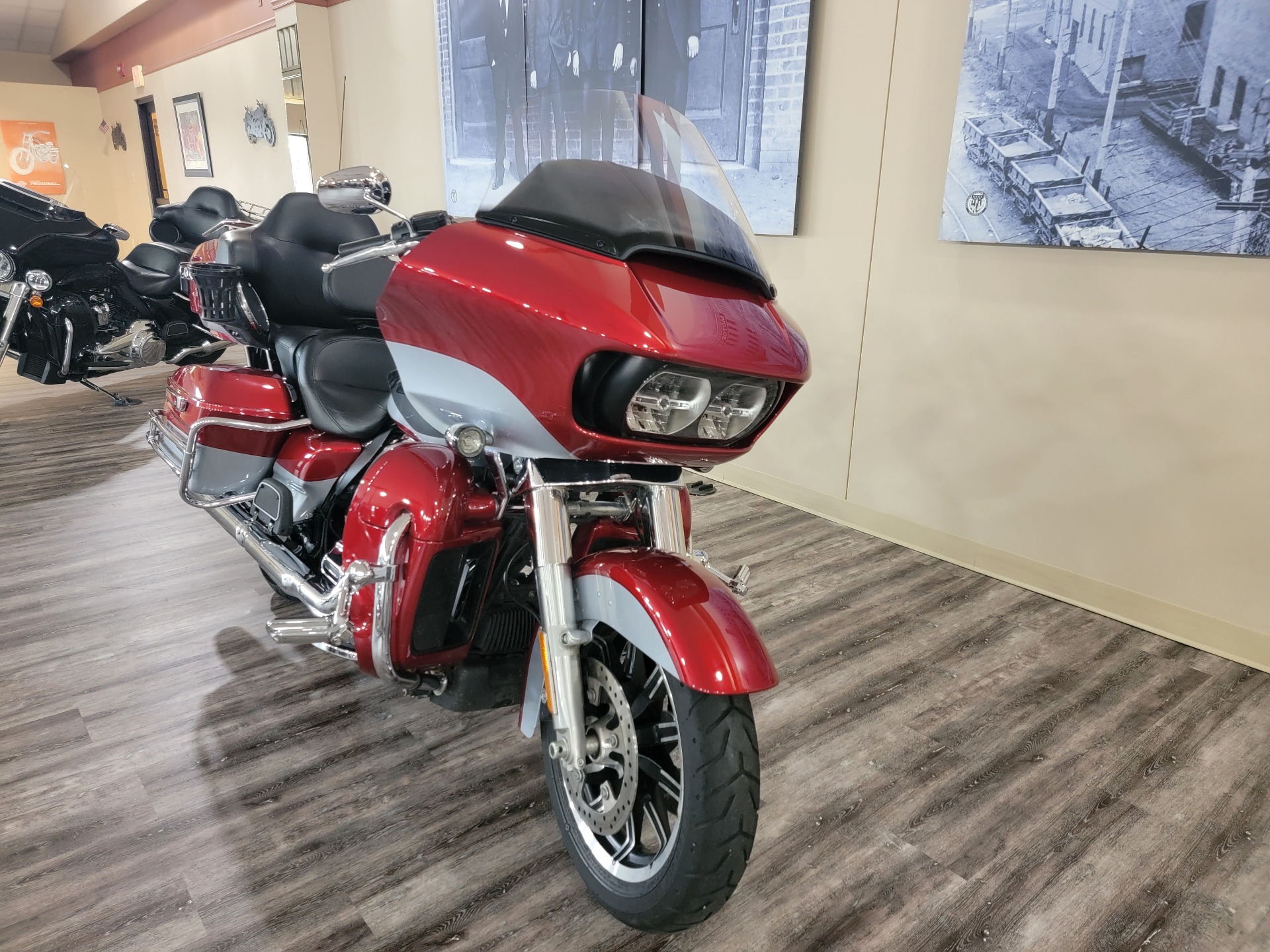 2019 Harley-Davidson Road Glide® Ultra in Knoxville, Tennessee - Photo 2