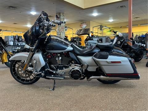 2019 Harley-Davidson CVO™ Street Glide® in Knoxville, Tennessee - Photo 11