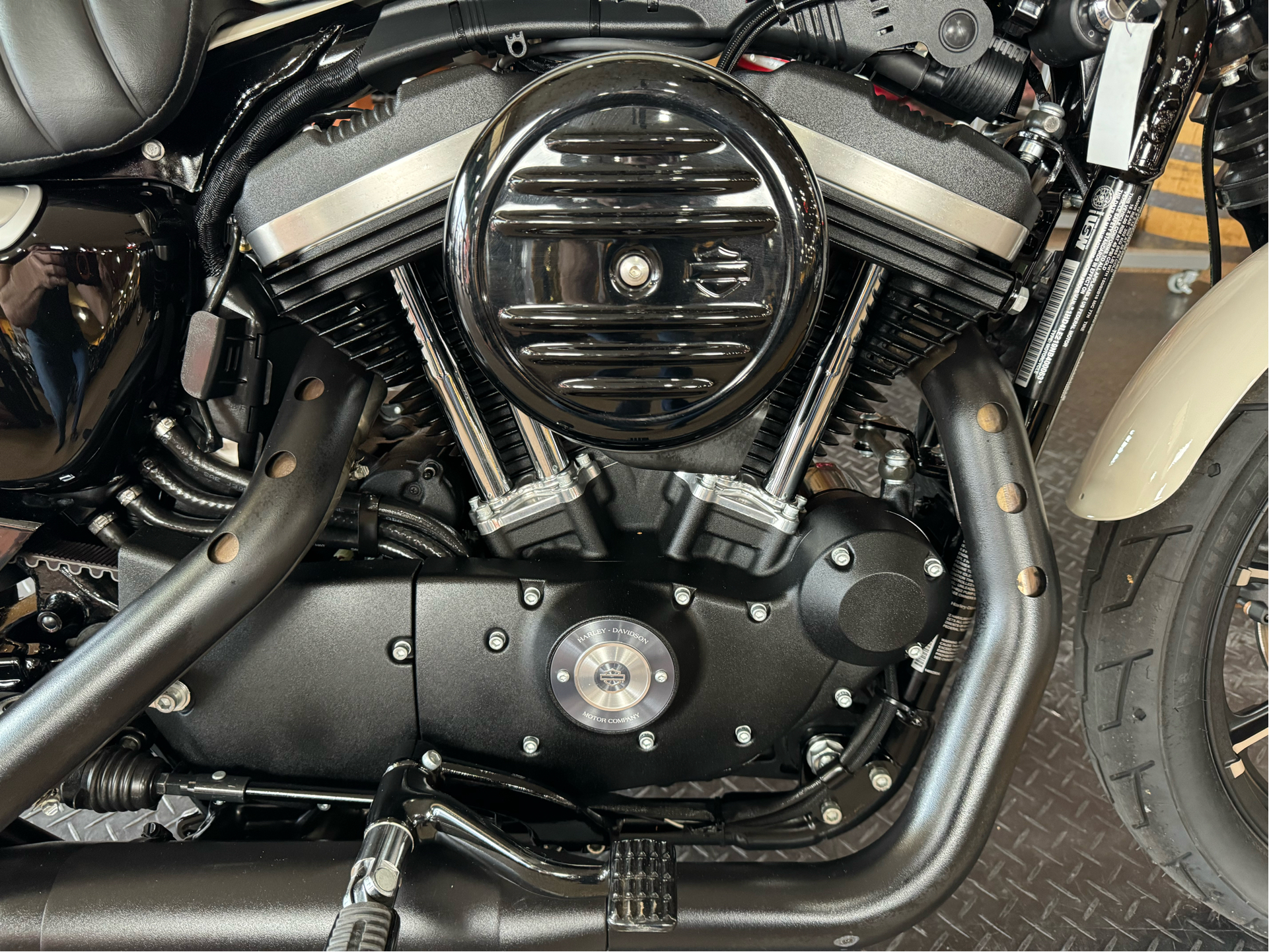 2022 Harley-Davidson Iron 883™ in Knoxville, Tennessee - Photo 6