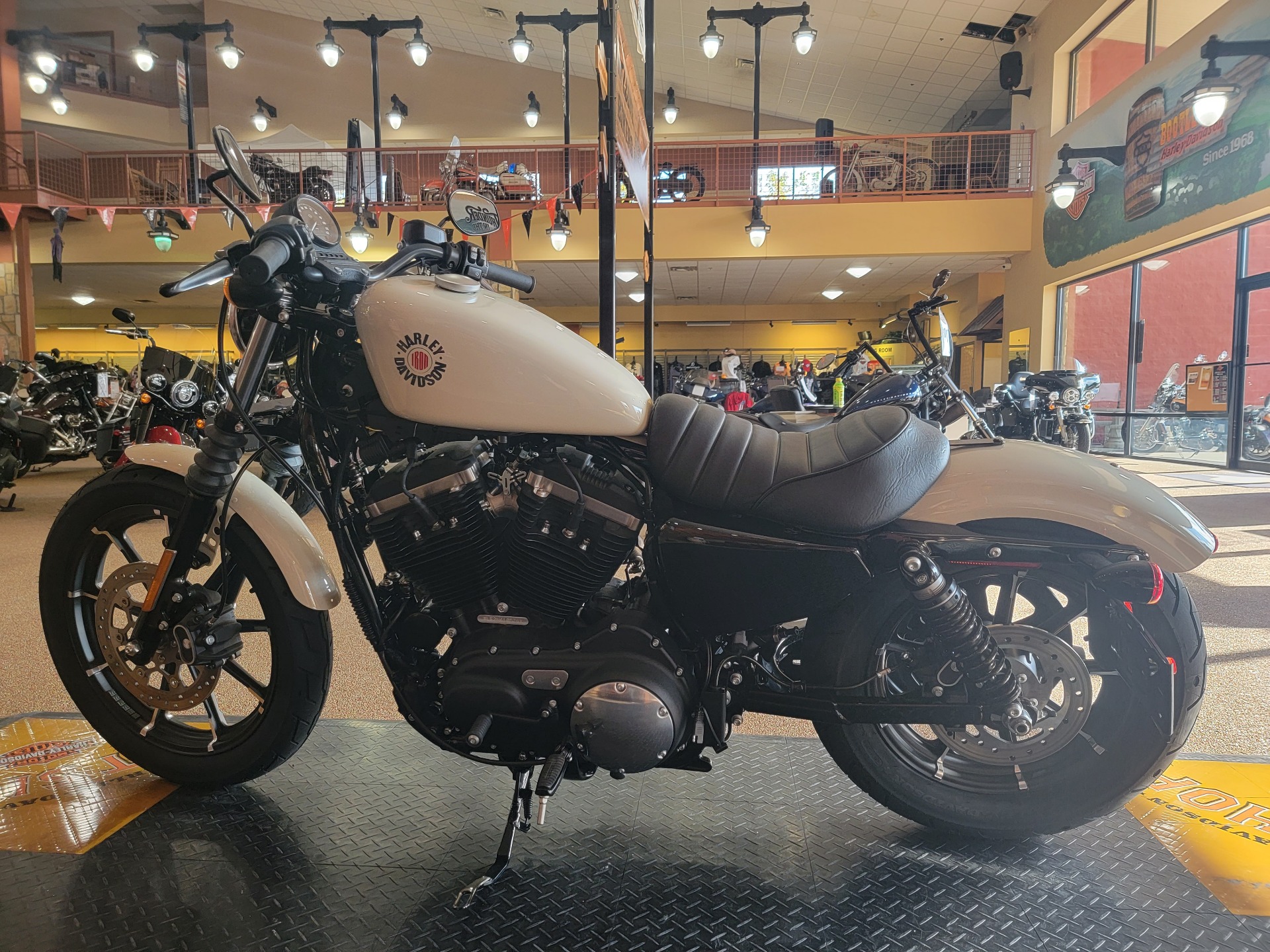 2022 Harley-Davidson Iron 883™ in Knoxville, Tennessee - Photo 4