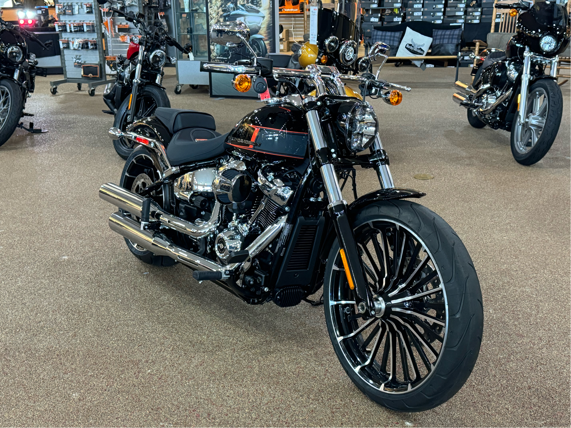 2024 Harley-Davidson Breakout® in Knoxville, Tennessee - Photo 2