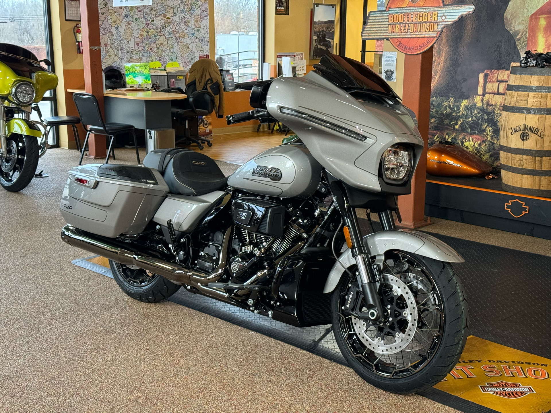 2023 Harley-Davidson CVO™ Street Glide® in Knoxville, Tennessee - Photo 2
