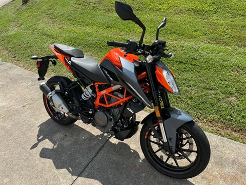 2023 KTM 390 Duke in Fayetteville, Georgia - Photo 3