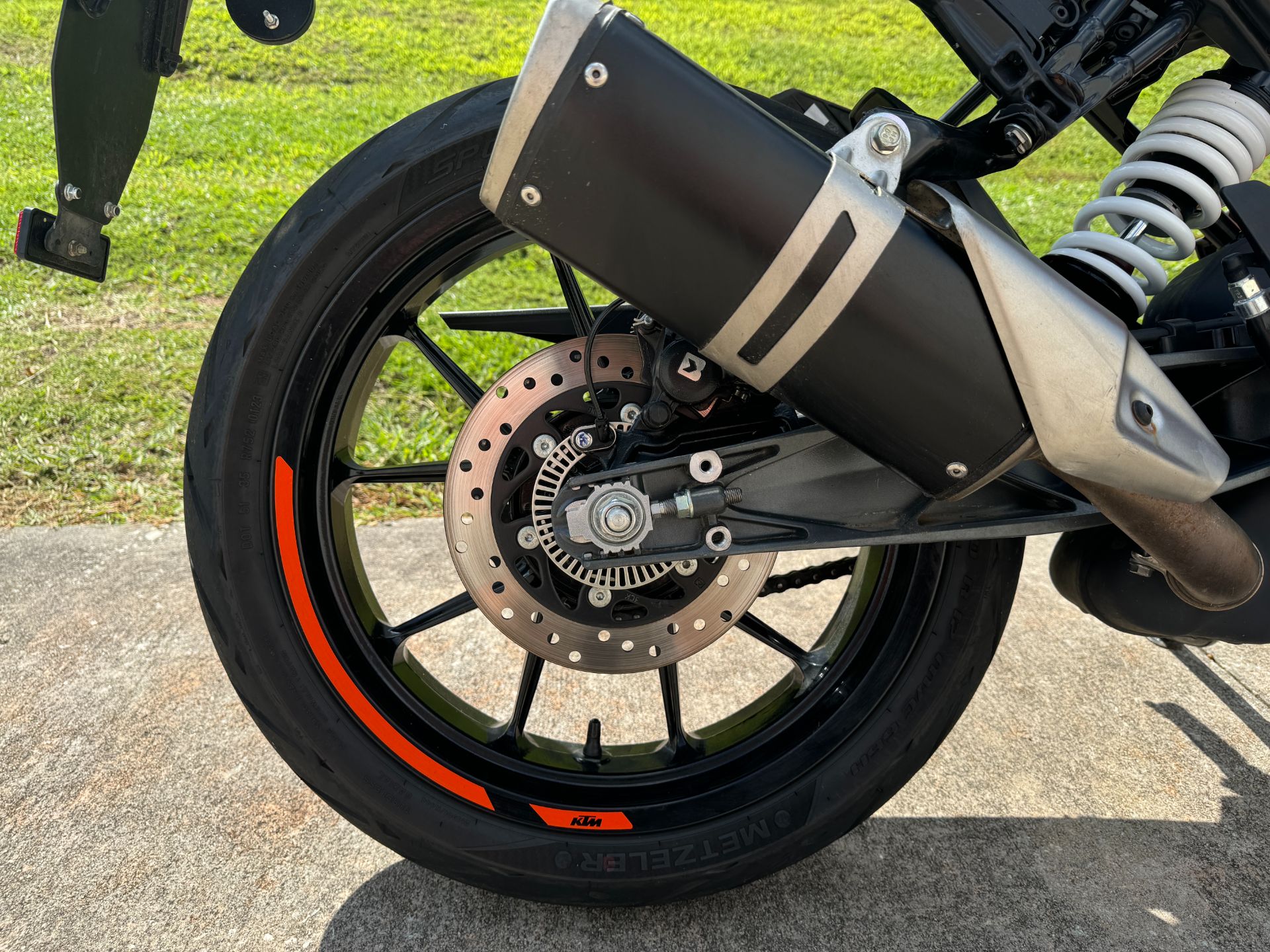 2023 KTM 390 Duke in Fayetteville, Georgia - Photo 8