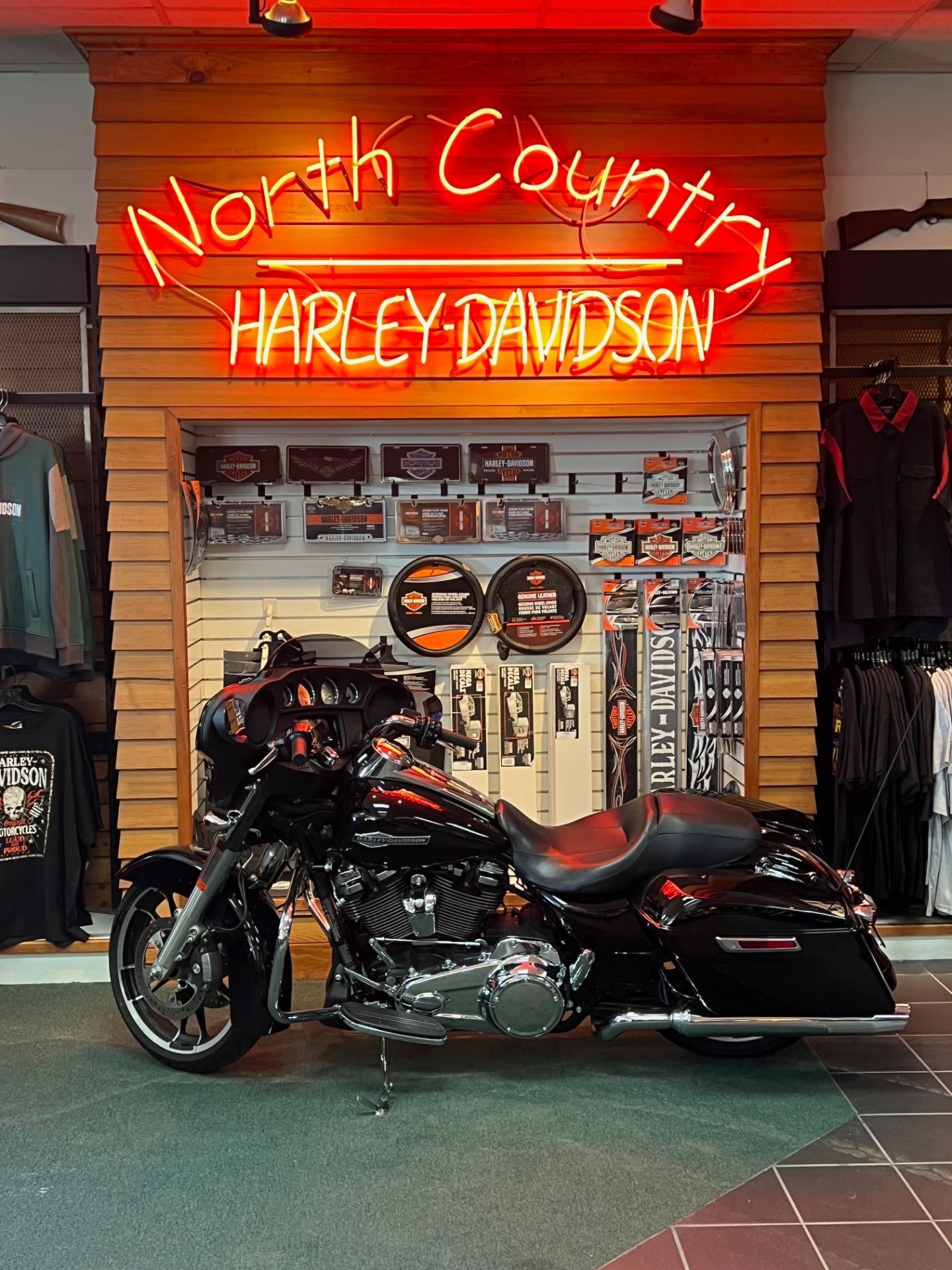 2022 Harley-Davidson Street Glide Standard in Augusta, Maine - Photo 2