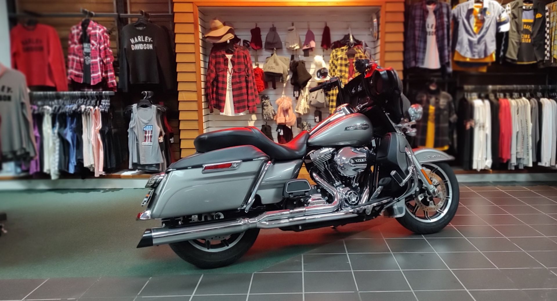 2016 Harley-Davidson Ultra Limited in Augusta, Maine - Photo 2