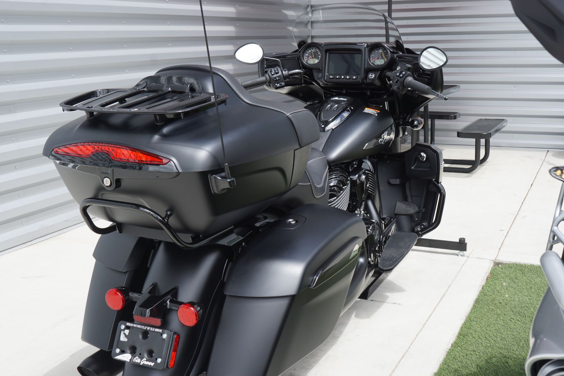 2024 Indian Motorcycle Roadmaster® Dark Horse® in Elk Grove, California - Photo 5