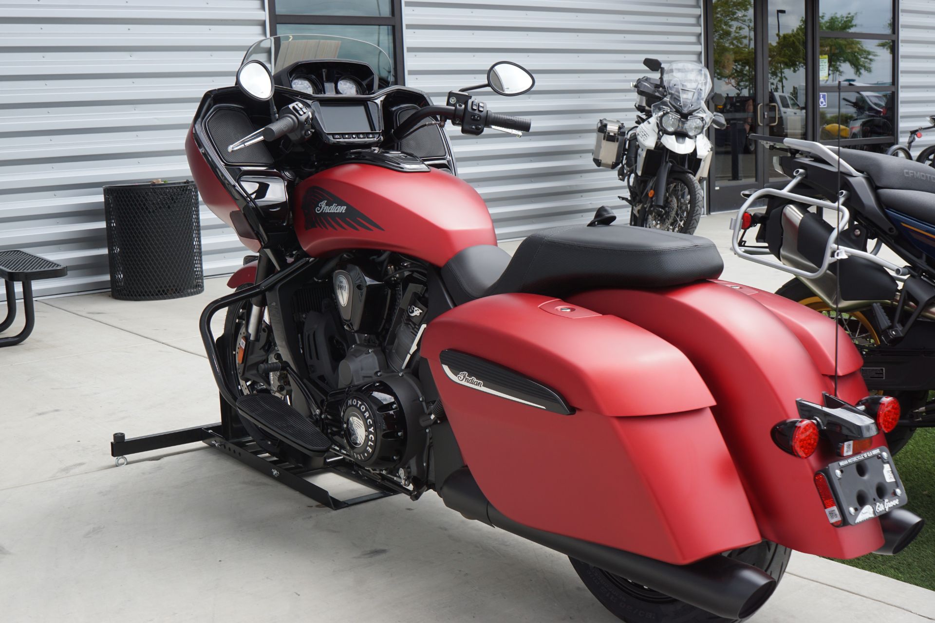 2024 Indian Motorcycle Challenger® Dark Horse® in Elk Grove, California - Photo 8