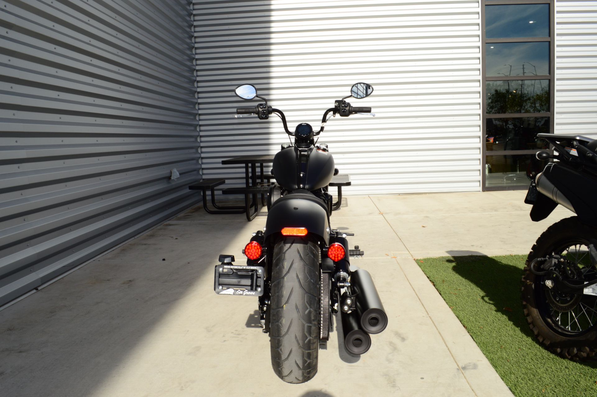 2023 Indian Motorcycle Chief Bobber Dark Horse® in Elk Grove, California - Photo 6